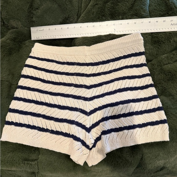 Aerie FREE WITH ANY BUNDLE Crochet Knit Navy and White Shorts - Picture 3 of 3